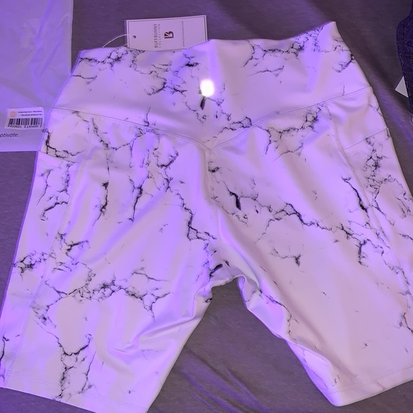 BuffBunny Limitless Biker Short - Marble Collection - Picture 2 of 3